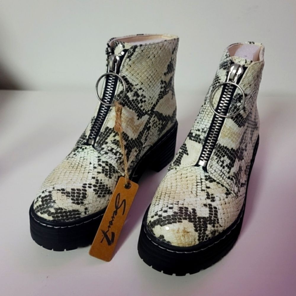 Seven7 footwear Zoe snake platform bootie, 8